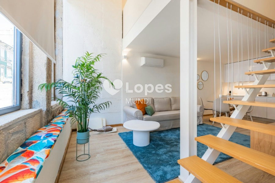 Apartamento T2 Duplex à venda no Bonfim, Porto, Portugal – Mobiliado