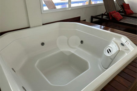 Apartamento à venda com 2 suítes em Vila Oliveira, Mogi das Cruzes, SP