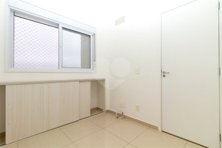 Apartamento com 02 dormitórios, sendo 1 suíte com 02 vagas de garagem