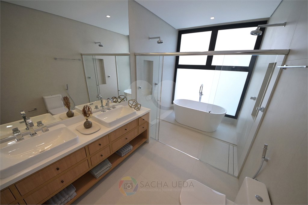 Casa à venda com 4 suítes no condomínio Villa dos Pinheiros, Indaiatuba - SP