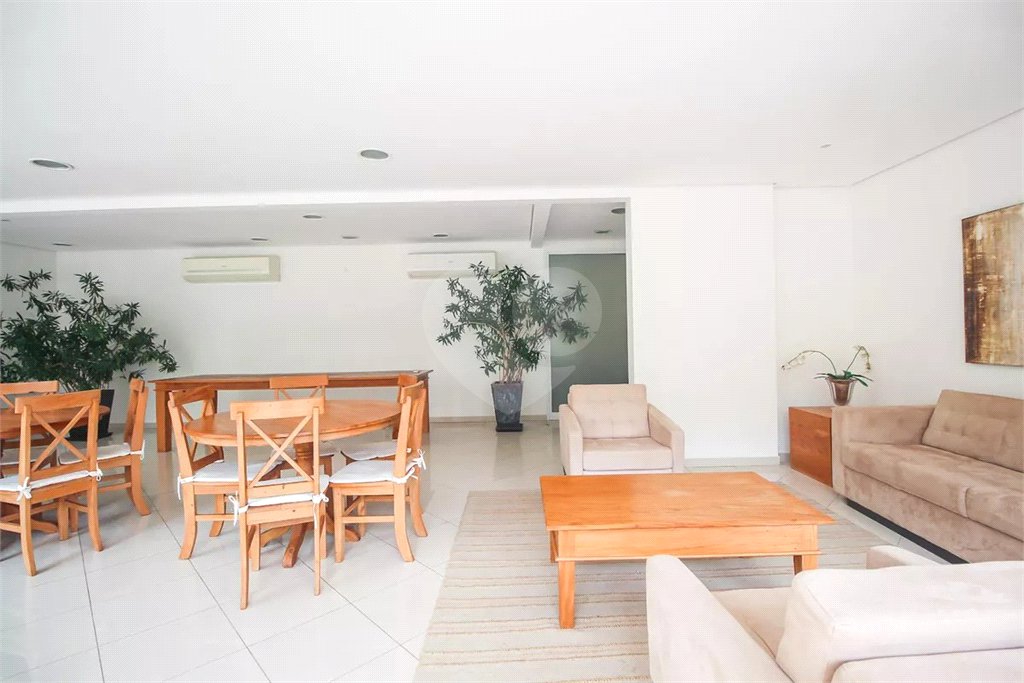 Apartamento à venda com 3 suítes em Real Parque, São Paulo, SP