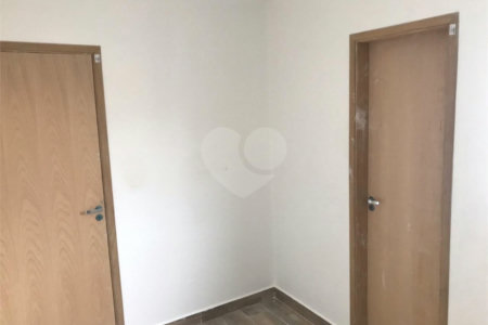 Casa à venda com 2 suítes no condomínio Residence Adelina, São Paulo - SP