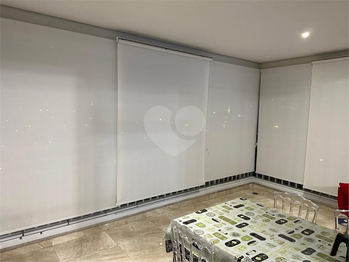 Apartamento à venda com 3 quartos, sendo 1 suíte,  em Vila Suissa, Mogi das Cruzes, SP