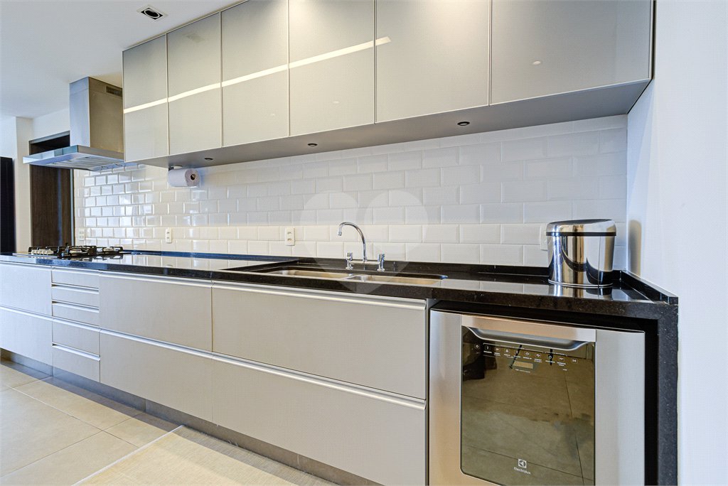 Apartamento à venda com 3 suítes em Campo Belo, São Paulo, SP