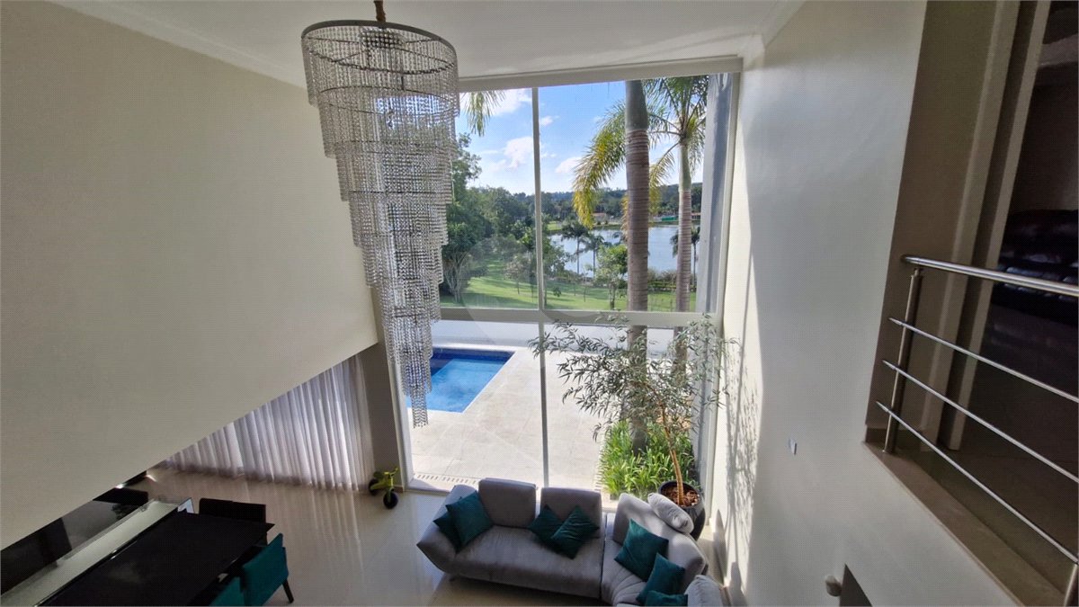 Casa à venda ou para alugar com 5 quartos, sendo 4 suítes, no condomínio Shamballa II, Atibaia - SP