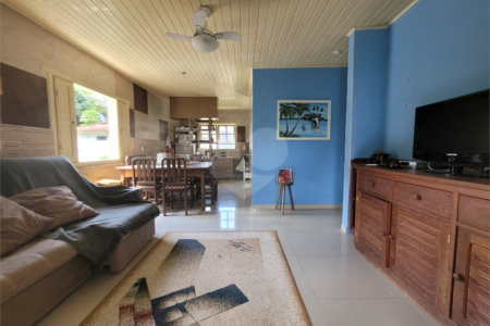 Casa à venda com 4 quartos, sendo 2 suítes, no Centro, Santa Cruz Cabrália, BA