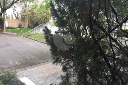 Casa à venda com 4 quartos, sendo 2 suítes, no condomínio Residencial Morumbi, São Paulo - SP