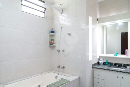Casa para venda e locação no Campo Belo de 120M² com 3 dormitórios, 1 suíte e 3 vagas