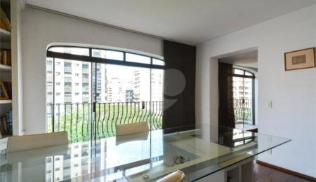 Apartamento à venda com 4 quartos, sendo 3 suítes,  em Jardim Paulista, São Paulo, SP