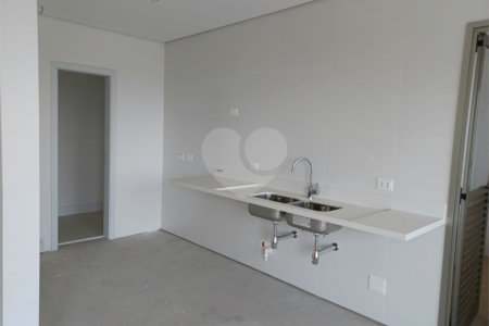 Apartamento à venda com 4 suítes em Real Parque, São Paulo, SP