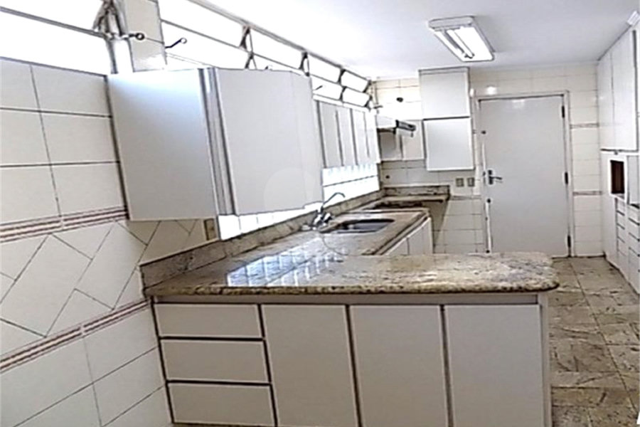 Sobrado à venda com 4 quartos, sendo 1 suíte,  em Pinheiros, São Paulo, SP