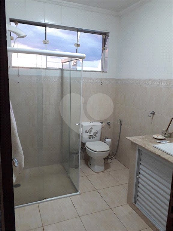 Sobrado à venda com 5 quartos, sendo 3 suítes, em Campos de Atibaia, Atibaia, SP