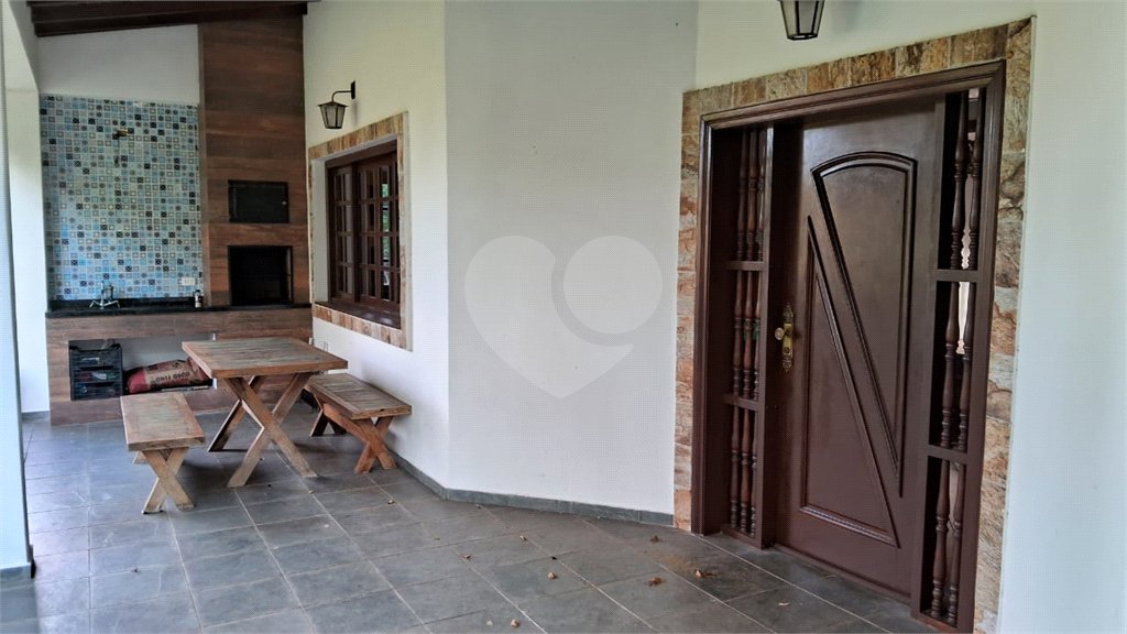 Casa à venda com 3 quartos, sendo 1 suíte,  no condomínio Alpes da Cantareira, Mairiporã - SP