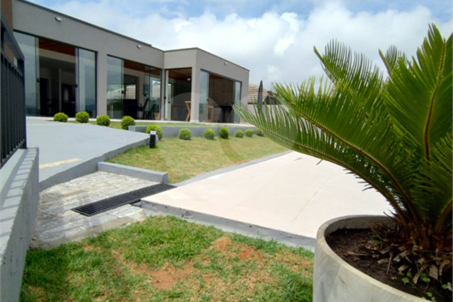 Casa à venda com 4 quartos, sendo 2 suítes, no condomínio Alpes da Cantareira, Mairiporã - SP
