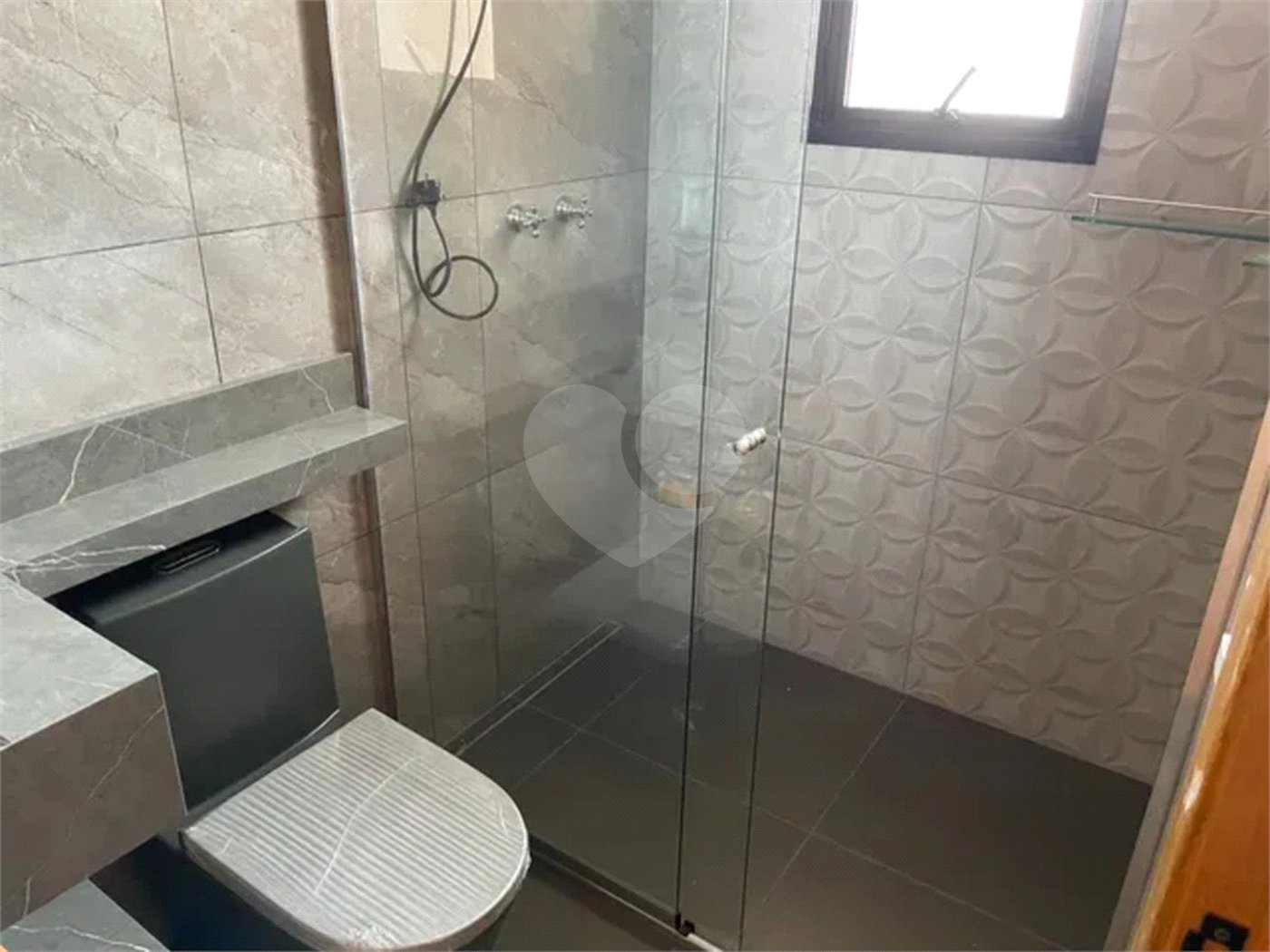 Casa à venda com 3 quartos, sendo 1 suíte, no condomínio Horto Florestal Villagio, Sorocaba - SP