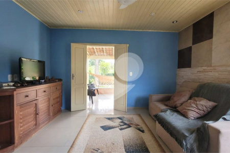 Casa à venda com 4 quartos, sendo 2 suítes, no Centro, Santa Cruz Cabrália, BA