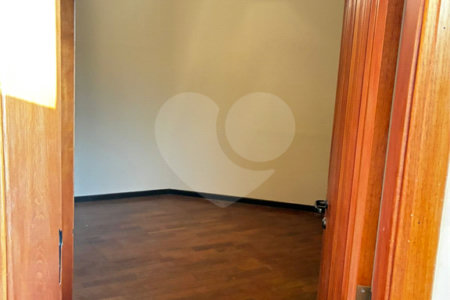 Sobrado para alugar com 4 quartos, sendo 2 suítes,  no Centro, Três Lagoas, MS