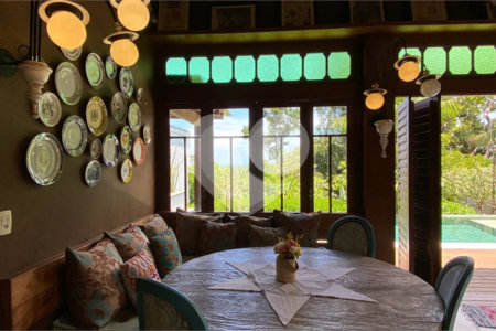 Casa à venda com 1 quarto, sendo 3 suítes, no Centro, Porto Seguro, BA