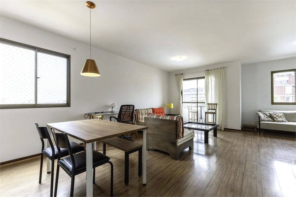 Apartamento à venda com 3 quartos, sendo 1 suíte, em Vila Madalena, São Paulo, SP