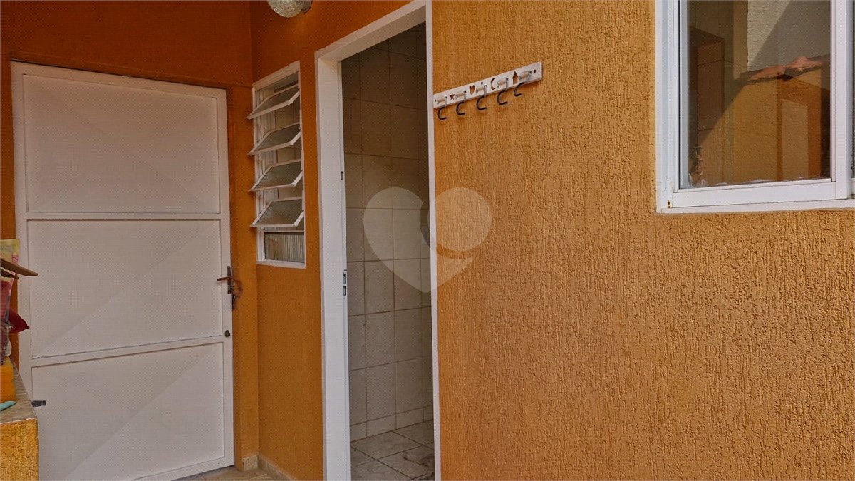 Casa para alugar com 3 quartos, sendo 1 suíte, no condomínio Santa Mônica, Atibaia - SP
