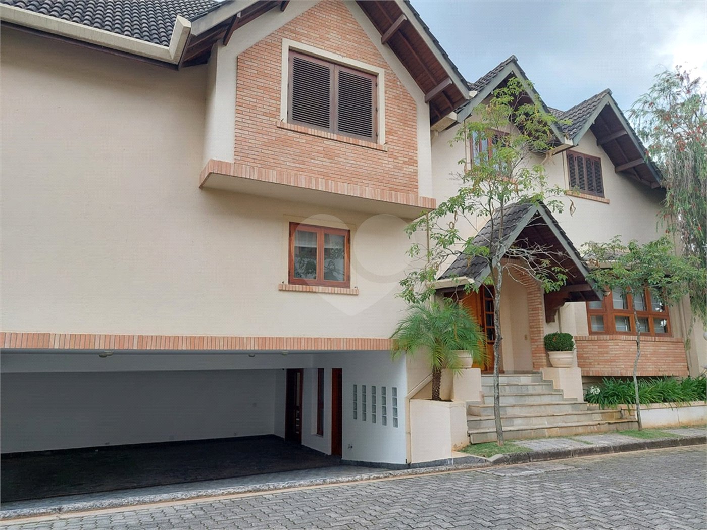 Casa à venda ou para alugar com 4 suítes no condomínio Vilaggio Monte Alegre, São Paulo - SP