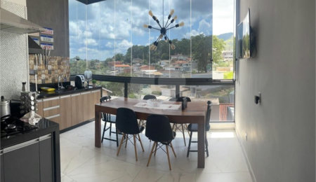 Sobrado à venda com 3 suítes em Jardim Maristela, Atibaia, SP