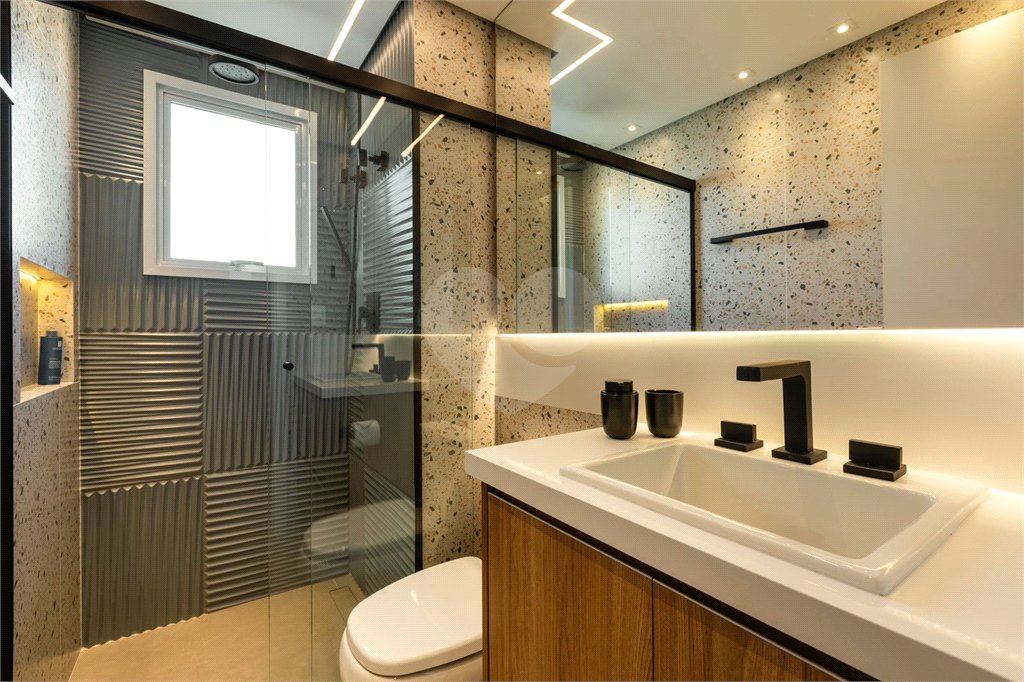 Apartamento à venda com 3 quartos, sendo 1 suíte,  em Vila Anastácio, São Paulo, SP