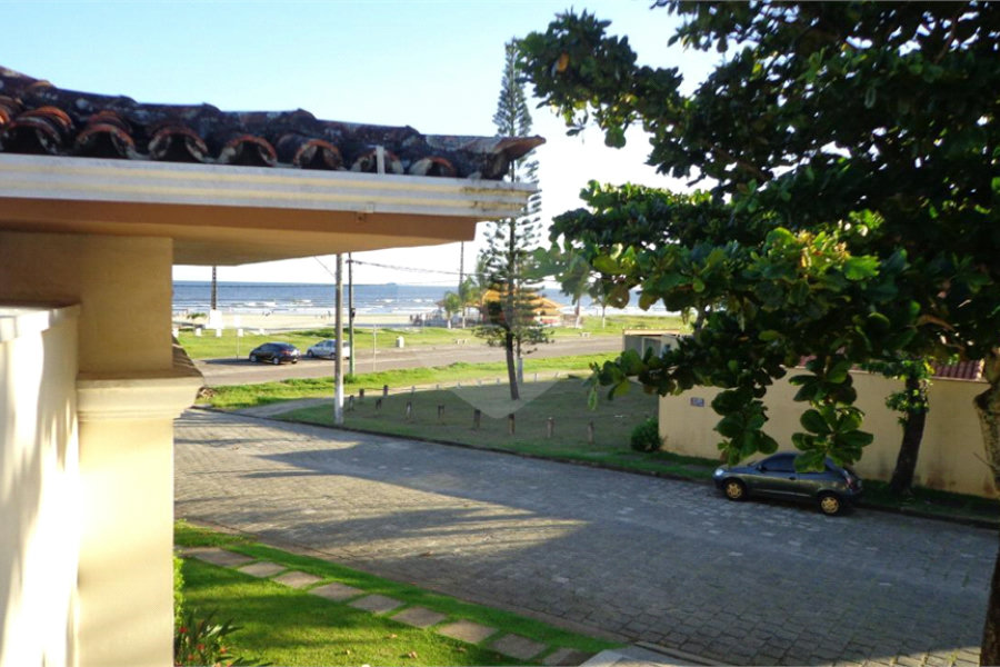 Sobrado à venda com 4 suítes em Região do Cibratel, Itanhaém, SP