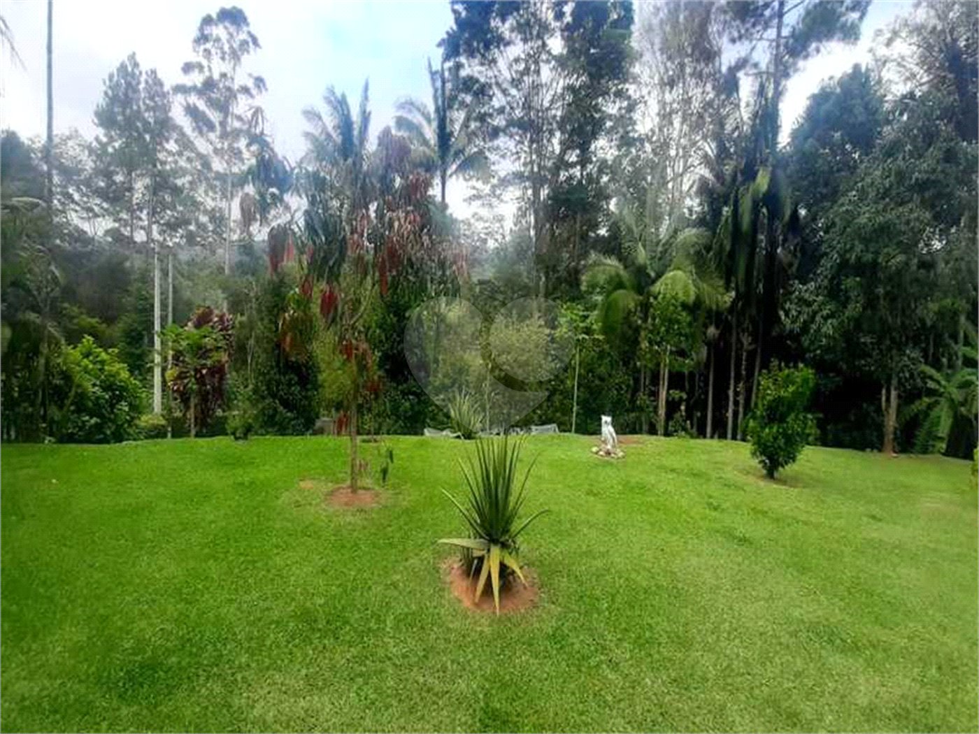 Sobrado à venda com 4 suítes em Serra da Cantareira, Mairiporã, SP