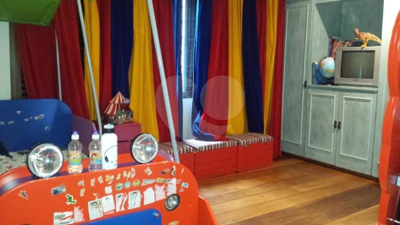Sobrado à venda com 4 quartos, sendo 2 suítes, em Alto da Boa Vista, São Paulo, SP