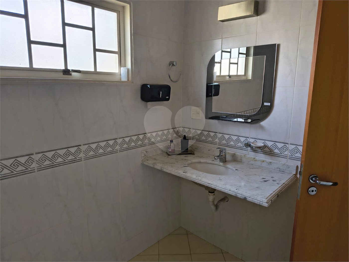 Sobrado à venda com 4 quartos, sendo 2 suítes, em Alto da Boa Vista, Ribeirão Preto, SP