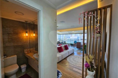 Apartamento à venda com 3 quartos, sendo 1 suíte, em Chácara Santo Antônio, São Paulo, SP