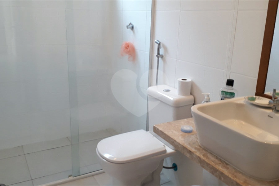 Casa à venda com 4 quartos, sendo 3 suítes, no condomínio Residencial Vila Esmeralda, São Sebastião - SP