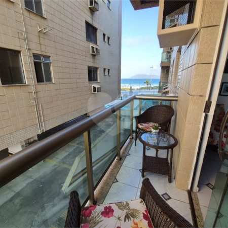 Apartamento à venda com 3 quartos, sendo 1 suíte,  no Centro, Cabo Frio, RJ