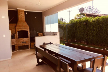 Casa à venda com 3 suítes no condomínio Portal do Sabiá, Araçoiaba da Serra - SP