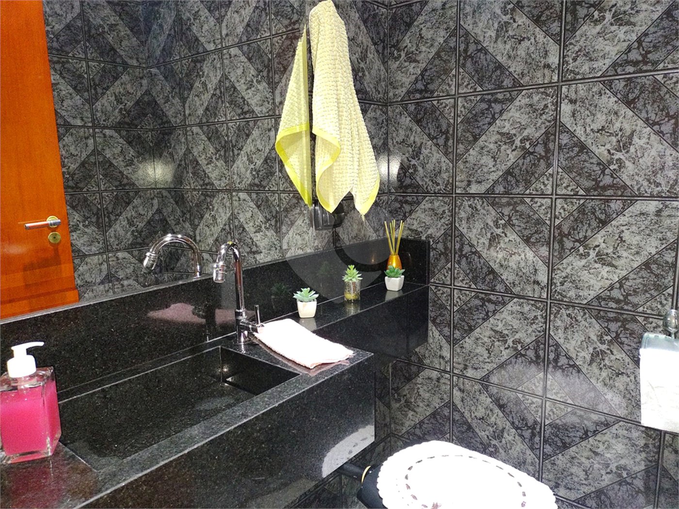 Sobrado à venda com 4 quartos, sendo 2 suítes, em Pedreira, São Paulo, SP