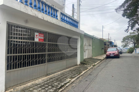 Sobrado à venda com 4 quartos, sendo 2 suítes, em Vila Ruth, Poá, SP
