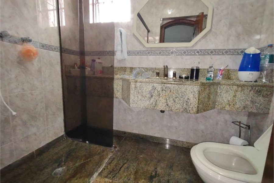 Casa à venda com 3 quartos, sendo 1 suíte, no condomínio Vila Paiva, São Paulo - SP