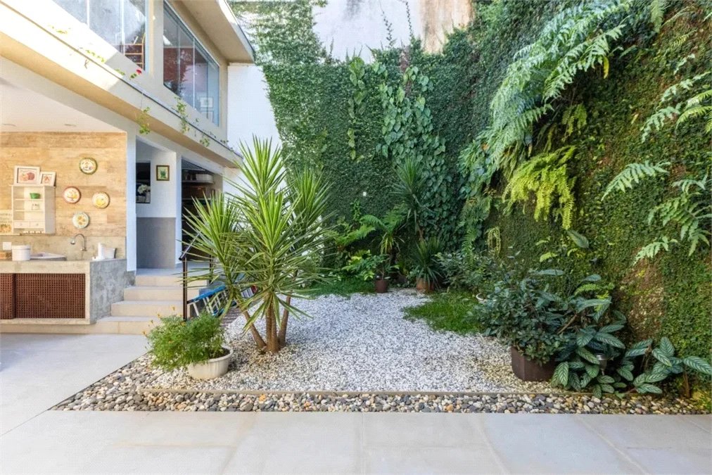 Sobrado à venda com 3 quartos, sendo 2 suítes, em Jardim Leonor, São Paulo, SP