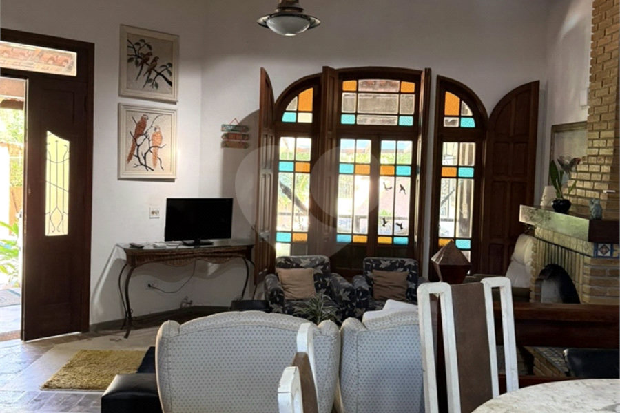 Casa à venda com 6 suítes em Massaguaçu, Caraguatatuba, SP