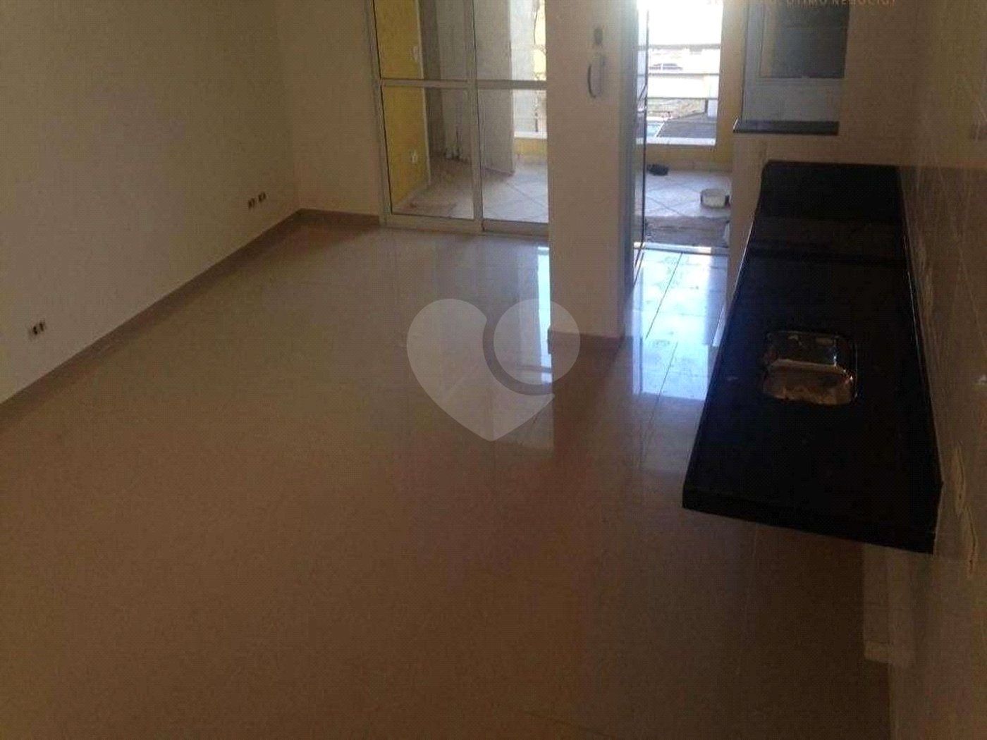 Casa à venda com 3 quartos, sendo 2 suítes, no condomínio Residencial Vegas, São Paulo - SP