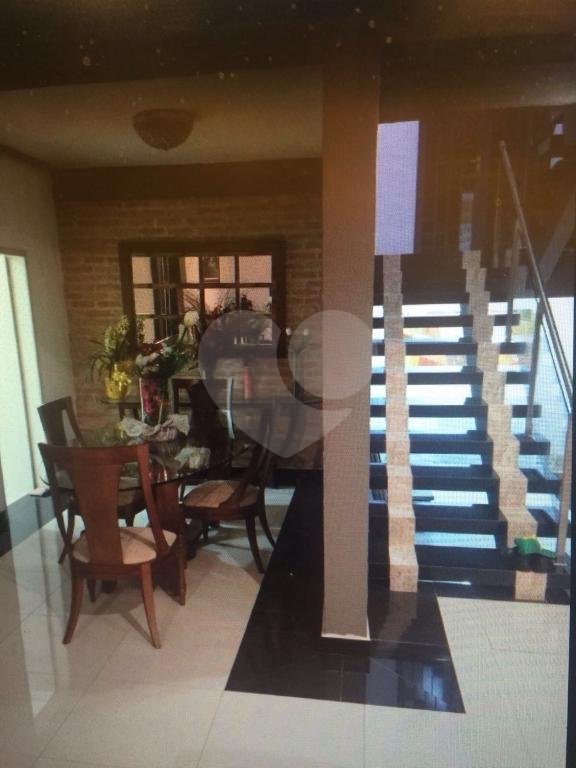 Sobrado à venda com 4 quartos, sendo 2 suítes, em Jaraguá, São Paulo, SP