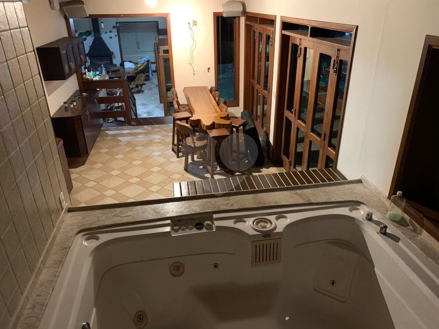 Casa à venda com 5 quartos, sendo 2 suítes, no condomínio Capela do Barreiro, Itatiba - SP