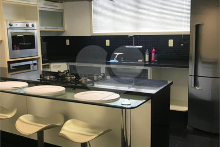 Casa à venda com 5 quartos, sendo 3 suítes, no condomínio Mansões da Prata, Rio de Janeiro - RJ