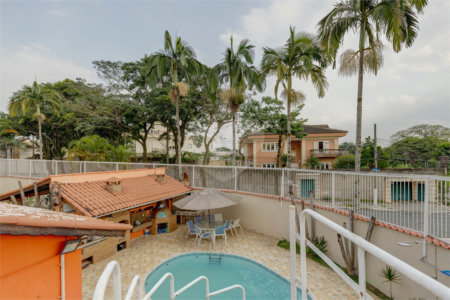 Casa Térrea à venda com 4 quartos, sendo 3 suítes, em Interlagos, São Paulo, SP