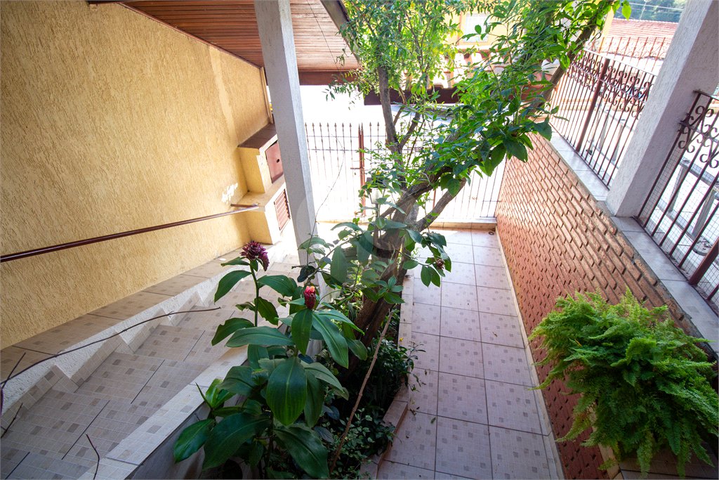 Sobrado à venda com 4 quartos, sendo 1 suíte,  em Vila Aguiar, São Roque, SP
