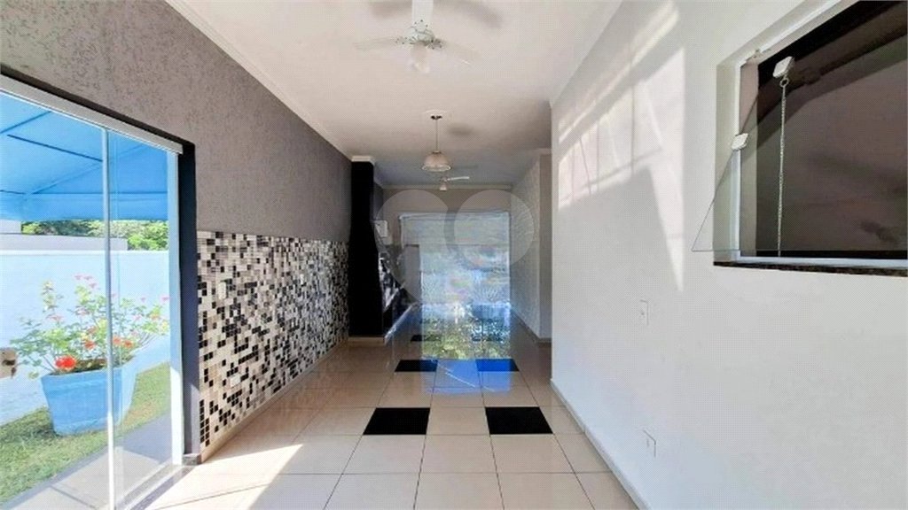 Casa à venda com 3 quartos, sendo 1 suíte, no condomínio Mirante dos Ipes, Salto - SP