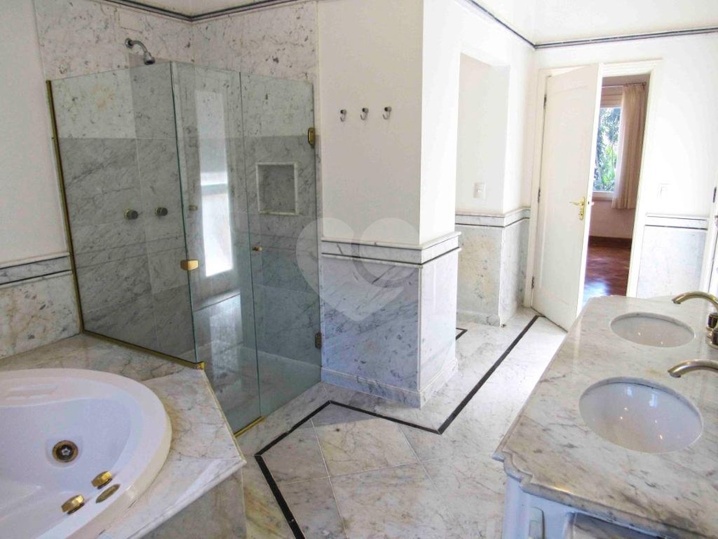 Casa à venda com 4 suítes no condomínio Chácara Flora, São Paulo - SP