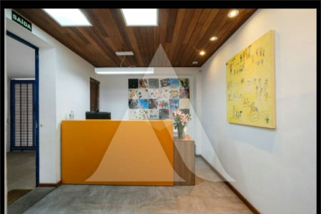 Casa à venda com 3 quartos, sendo 1 suíte, em Indianópolis, São Paulo, SP