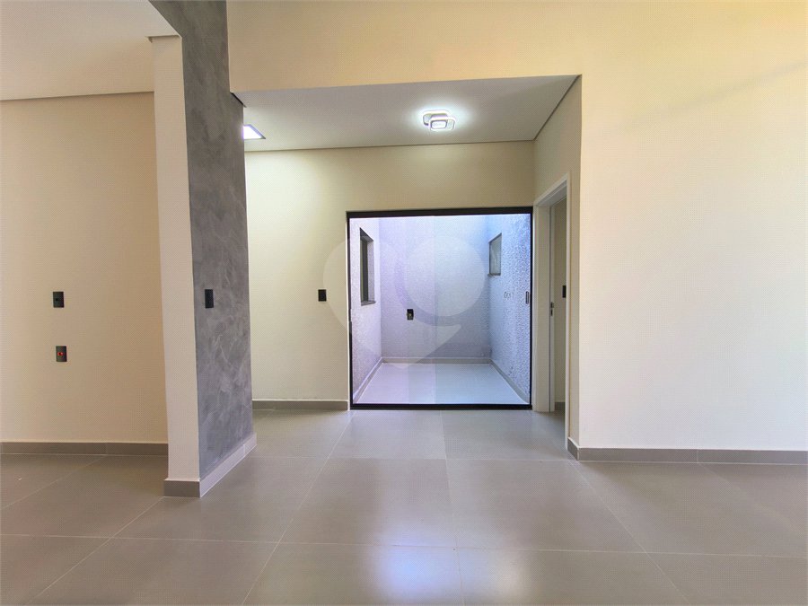 Casa à venda com 3 quartos, sendo 1 suíte, no condomínio Horto Florestal Villagio, Sorocaba - SP